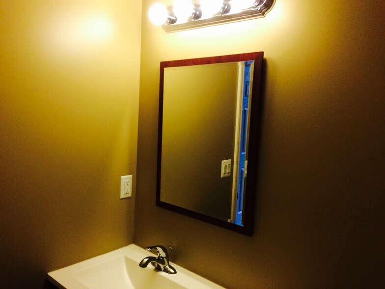 Building Photo - 135 S Main St