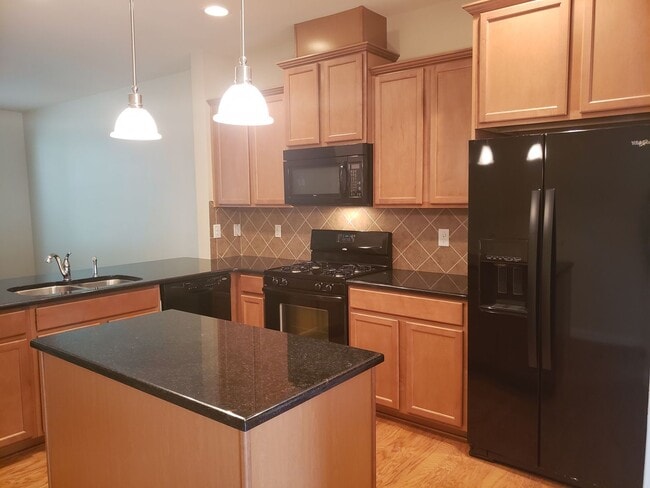 Building Photo - Thompson Ridge Townhome