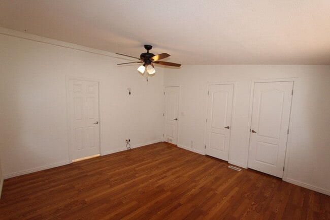 Building Photo - * LEASE PENDING Move-in ready Home in Railroad Springs