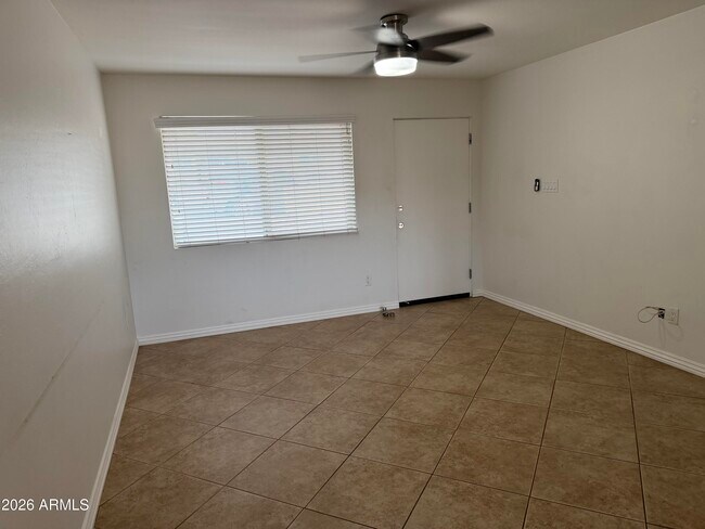 Building Photo - 1207 E Christy Dr