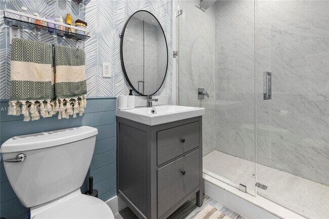 Building Photo - 1121 NE 85th St