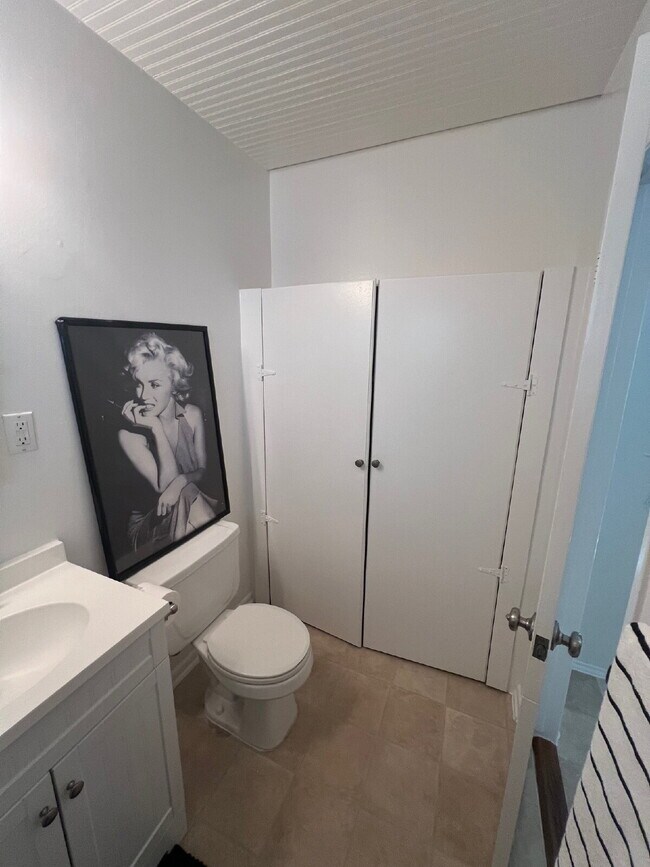 Building Photo - 1132 Dover Ln