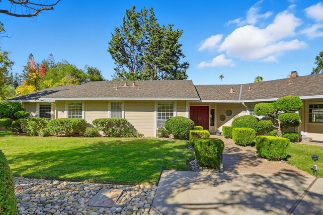 Building Photo - Stunning 3,488 Sq. Ft. Home with Pool & 3-Car Garage