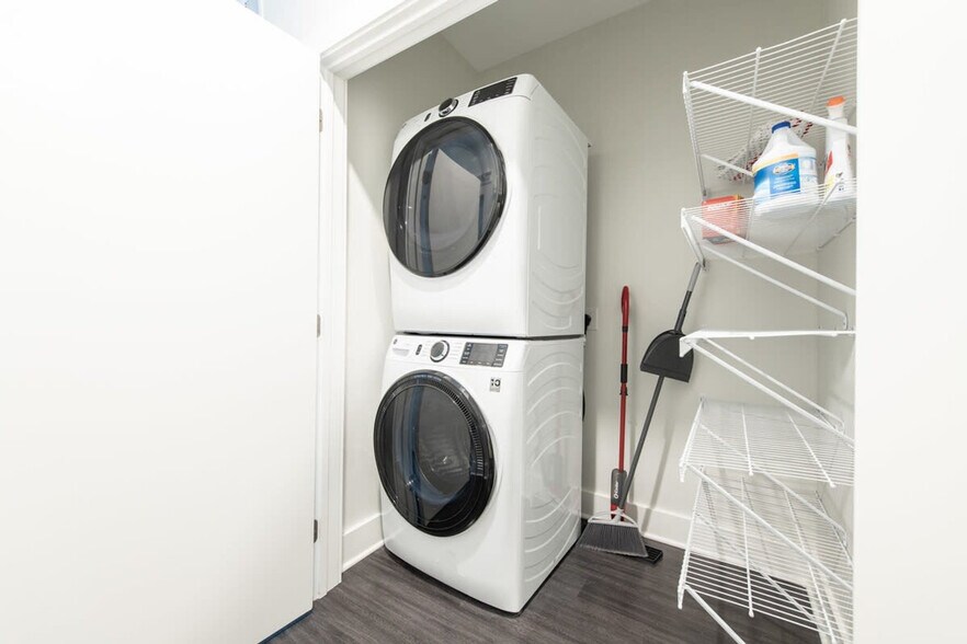 Building Photo - 228 Pike St