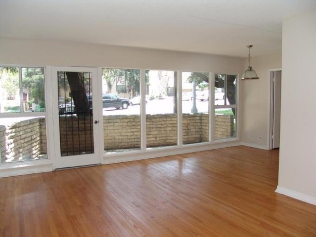 Living Area - 3815 Los Feliz Blvd