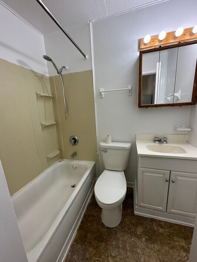 Building Photo - 1837 S 7th Ave