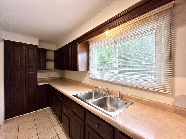 Building Photo - Three Bedroom Home in Muskegon