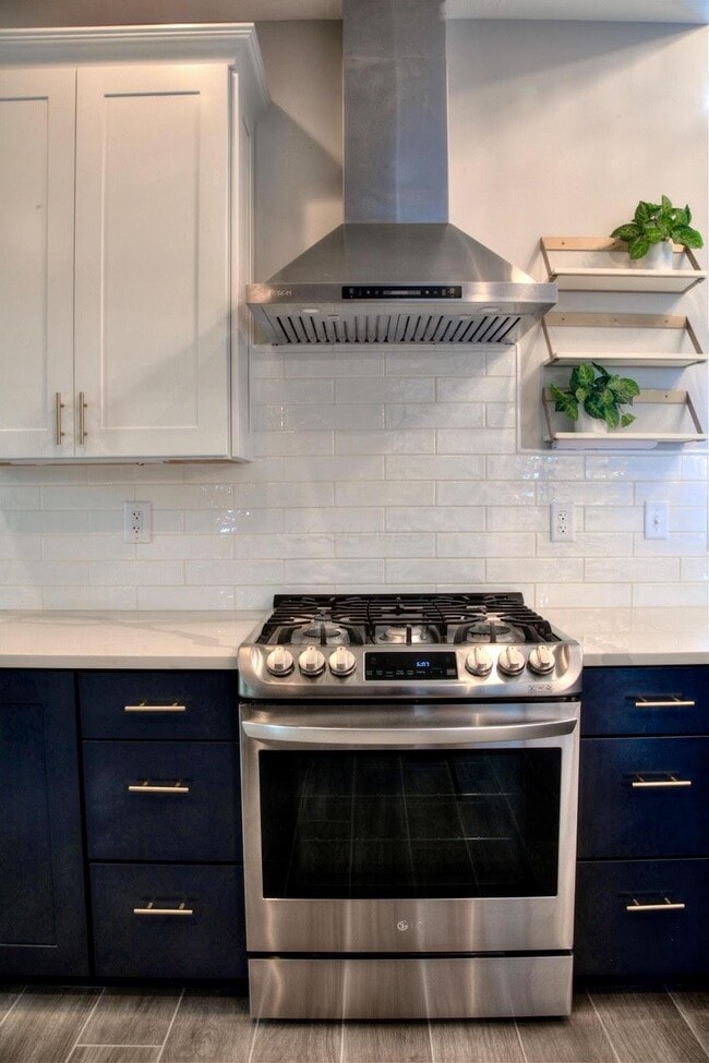 Building Photo - 76 W Starr Ave