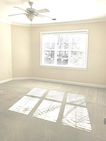 Building Photo - 5601 Fairview Rd