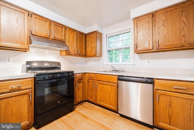 Building Photo - 5146 Bradfield Dr