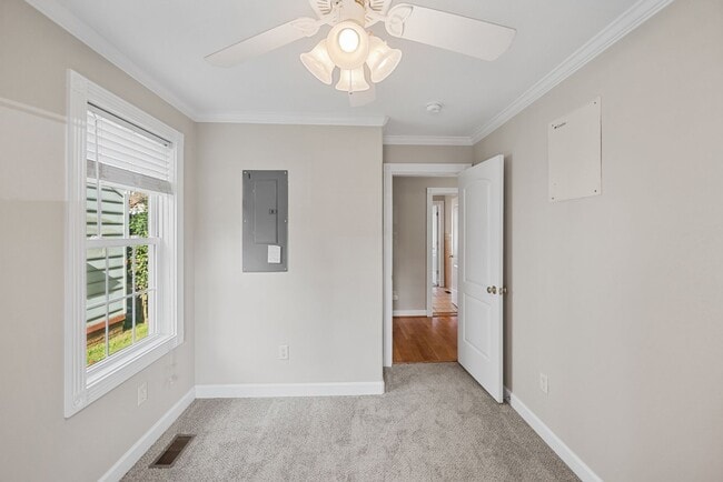 Building Photo - MOVE-IN READY! Quiet Neighborhood near Sho...