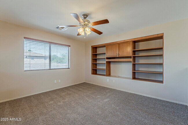 Building Photo - 519 E Rainbow Dr