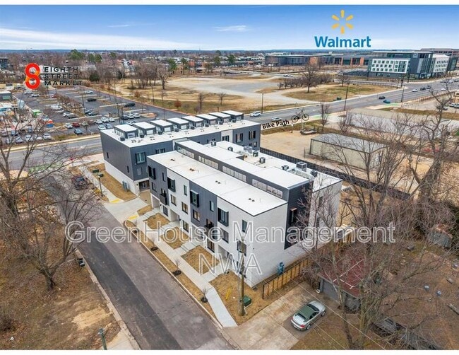 Building Photo - 842 SE 8th St