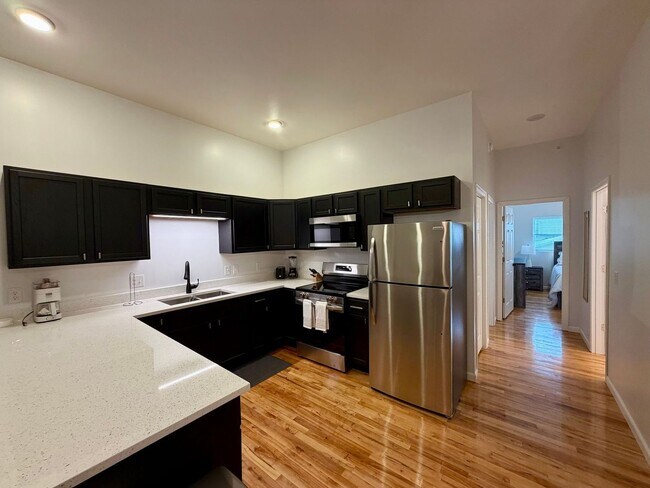 Building Photo - 719 N 3rd Ave