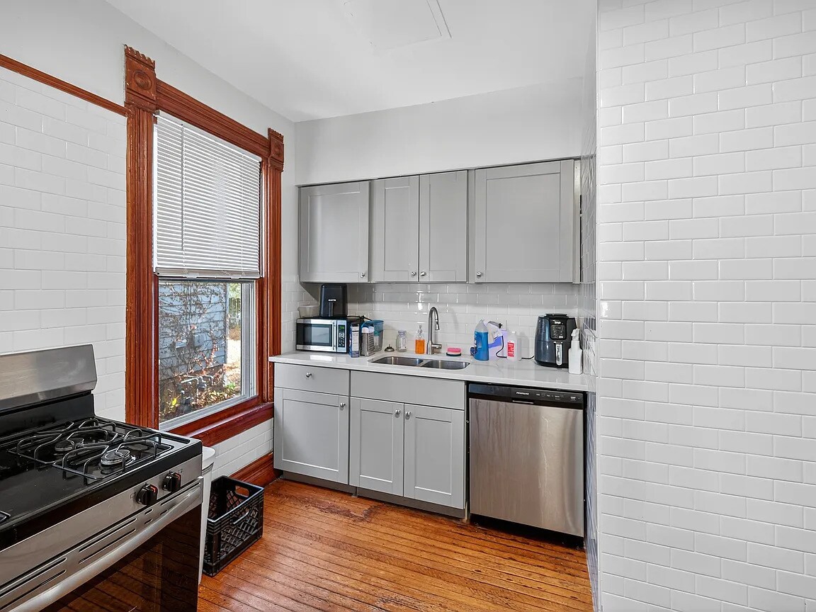 Building Photo - 1112 Garnett Pl