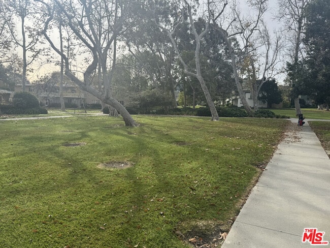 Building Photo - 5259 1/2 Village Green