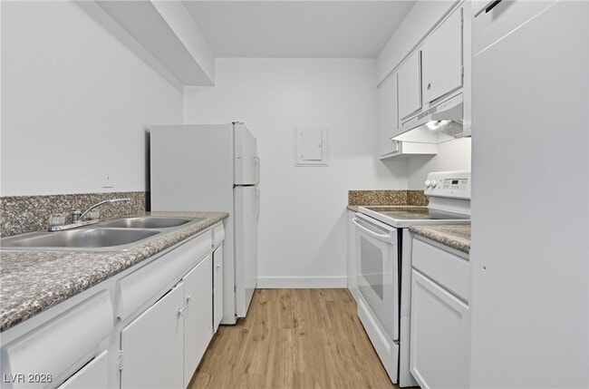 Building Photo - 2505 Cedar Ave