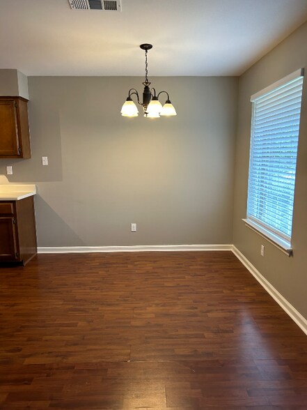 Building Photo - 6608 Sungate Dr S