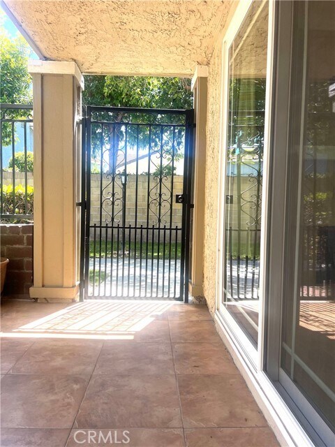 Building Photo - 5052 Hampton Ct