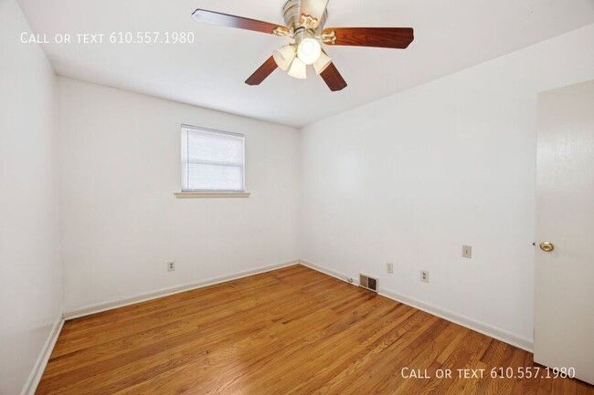 Building Photo - Clean and Updated 2 Bedroom 1 Bath apartme...