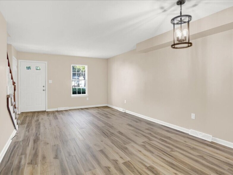 Building Photo - 809 Old Silver Spring Rd