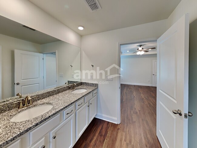 Building Photo - 824 Headland Wy