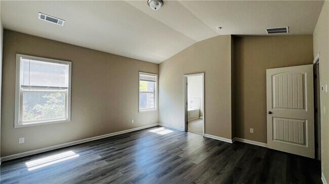 Building Photo - 3124 Hawthorne Path