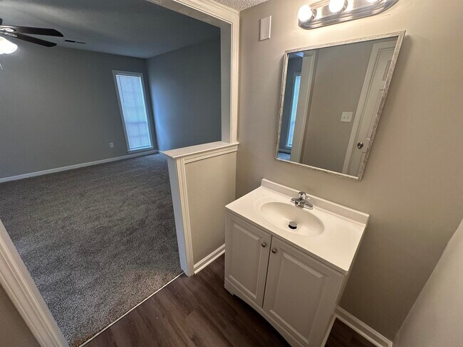 Building Photo - 4627 Chelwood Dr