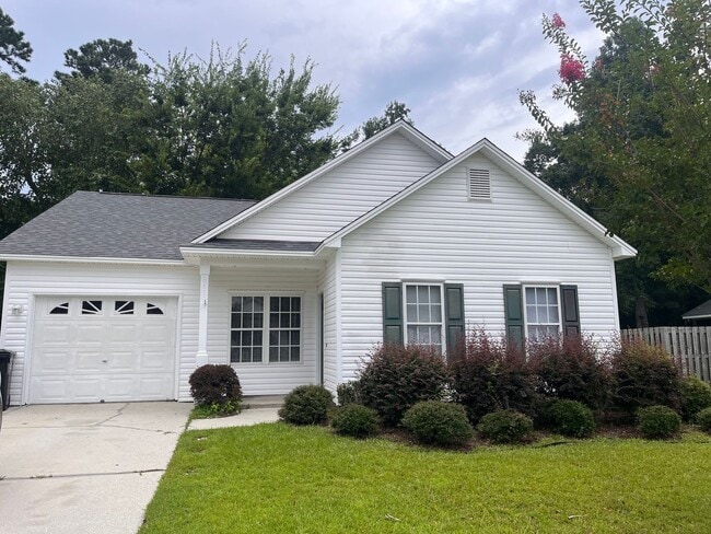 Primary Photo - 3 Bedroom 2 bath Single Family Home locate...