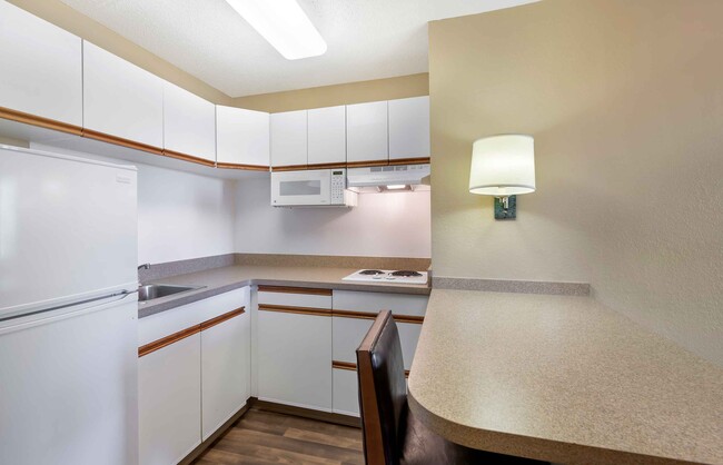 Building Photo - Furnished Studio-Cleveland - Airport - Nor...