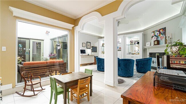 Building Photo - 19 S Col Rowe Blvd