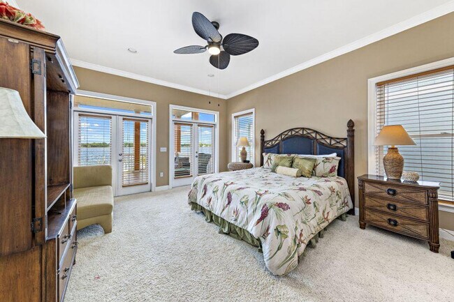 Building Photo - 1232 W Lagoon Ave