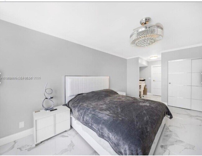 Building Photo - 2500 Parkview Dr