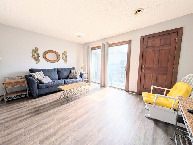 Building Photo - Long Term Rental, Walking Distance to Myrtle Beach!