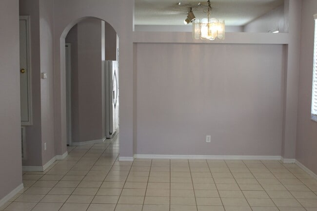 Building Photo - Freshly painted, four bedroom home available now!