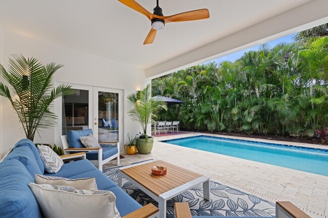 Building Photo - 450 NE 5th Cir