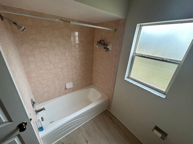 Building Photo - Beautiful 3BR/2BA Home In Desirable Coventry Community