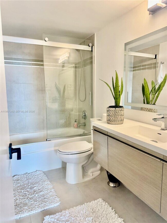 Building Photo - 9800 W Bay Harbor Dr