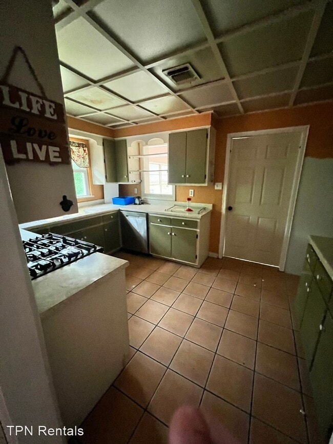 Building Photo - 4 br, 2 bath House - 6259 S. Lakeshore Dr.