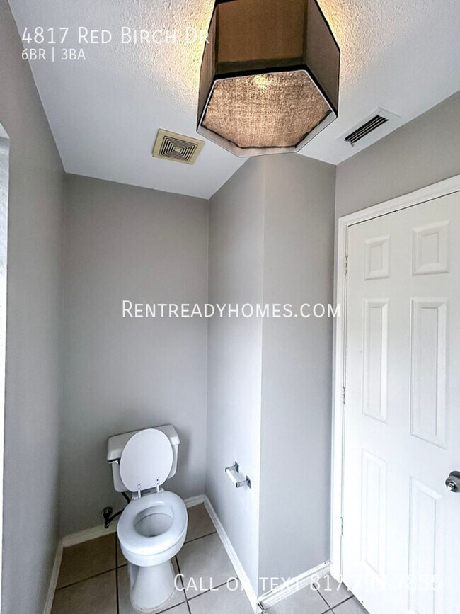 Building Photo - 4817 Red Birch Dr