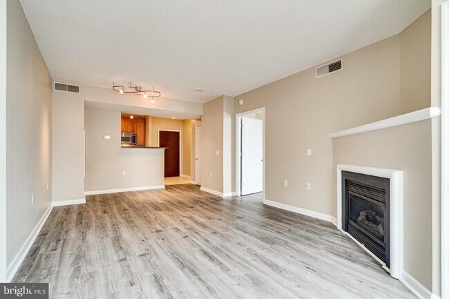 Building Photo - 851 N Glebe Rd