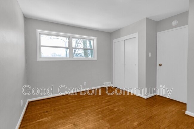 Building Photo - 15 Janice St