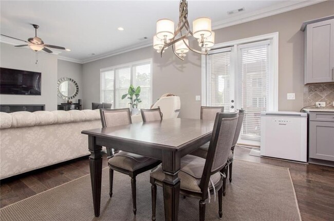 Building Photo - 4939 Kentwood Dr