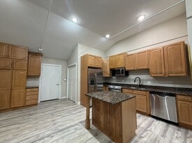 Building Photo - 3245 Westview Dr