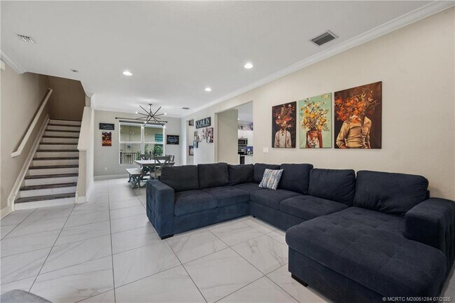 Building Photo - 1813 NW Cataluna Cir