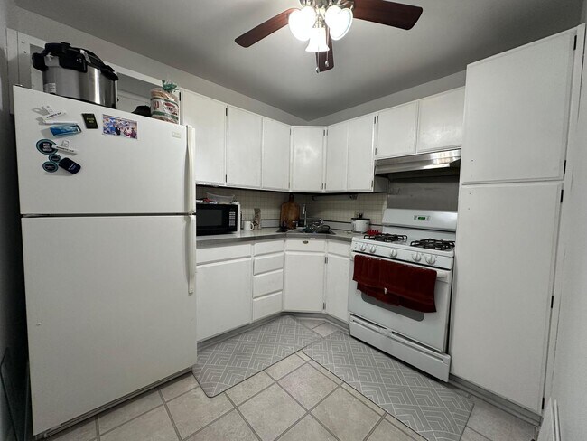 Building Photo - 400 E Randolph St