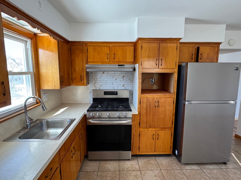 Building Photo - 55 Alpine St