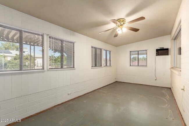 Building Photo - 6224 E Dallas St