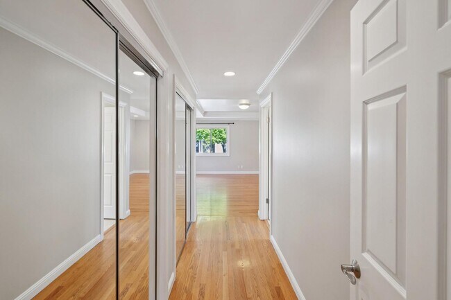 Building Photo - Spacious 3 bed 2 bath Home with Detached 1 bed 1 bath ADU in Los Altos!