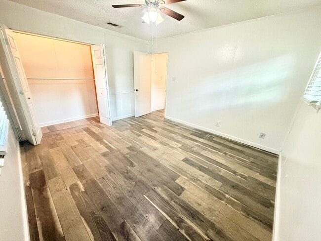 Building Photo - 22675 Lakeway Harbor Dr